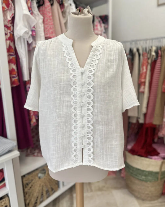 Chemise blanche ajourée L'armoire de Calista