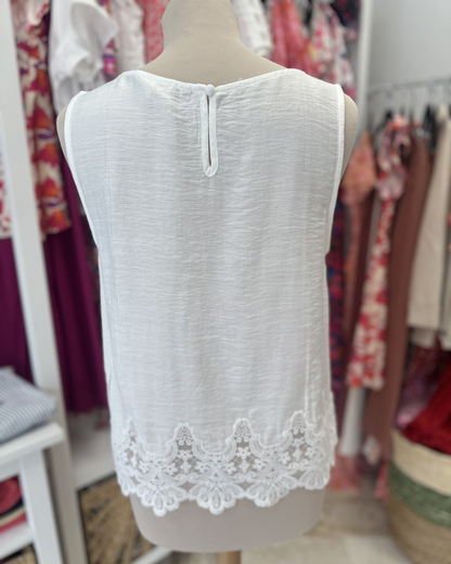 Top blanc dentelle bas L'armoire de Calista